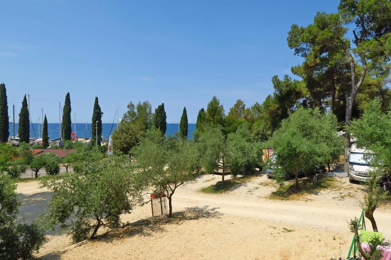 רוביני Porton Nature Hideouts פארק נופש