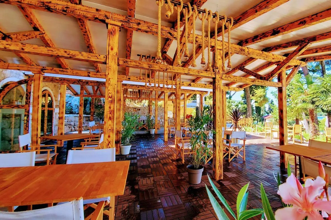 רוביני Porton Nature Hideouts